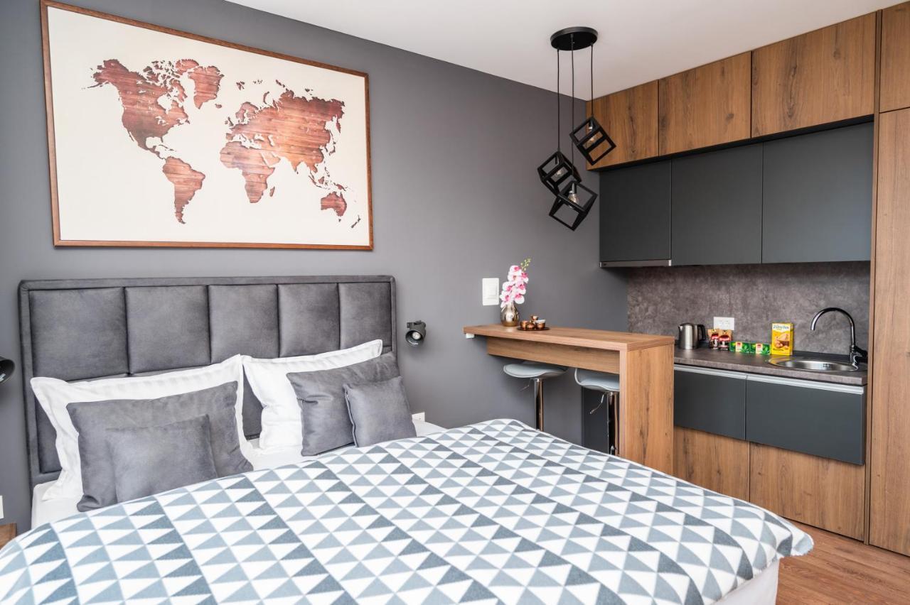 Modern And Bright Apartments - Main Street ซาราเยโว ภายนอก รูปภาพ