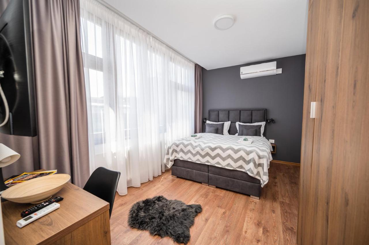 Modern And Bright Apartments - Main Street ซาราเยโว ภายนอก รูปภาพ